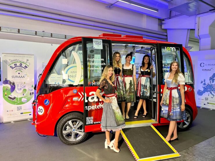 Modellfotos im Dirndl bei SURAAA Shuttle